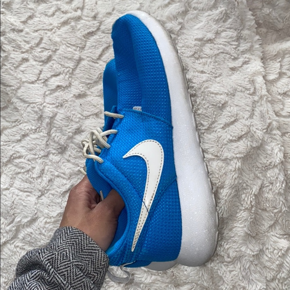 Nike roshe sneakers